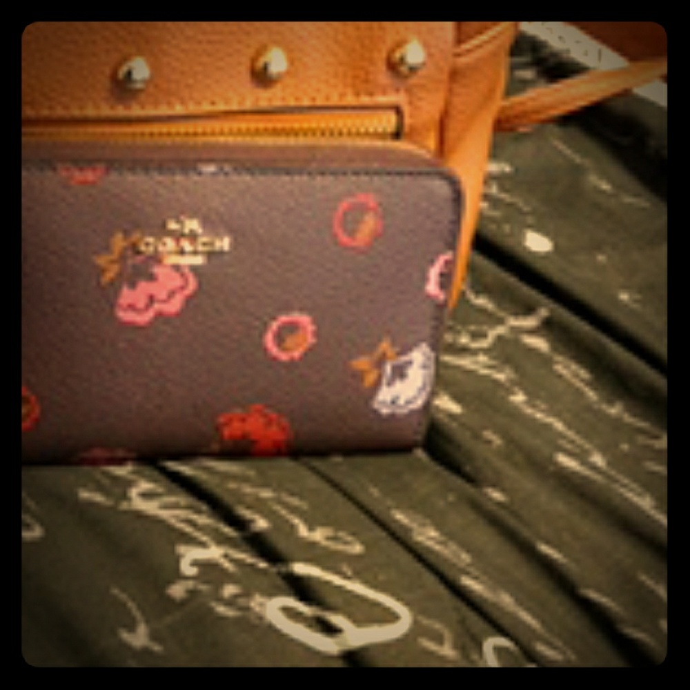 Primrose Floral Signature Print Accordion Wallet